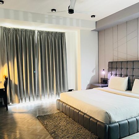 Bedchambers Serviced Apartments, Mg Road Gurgaon Exteriör bild