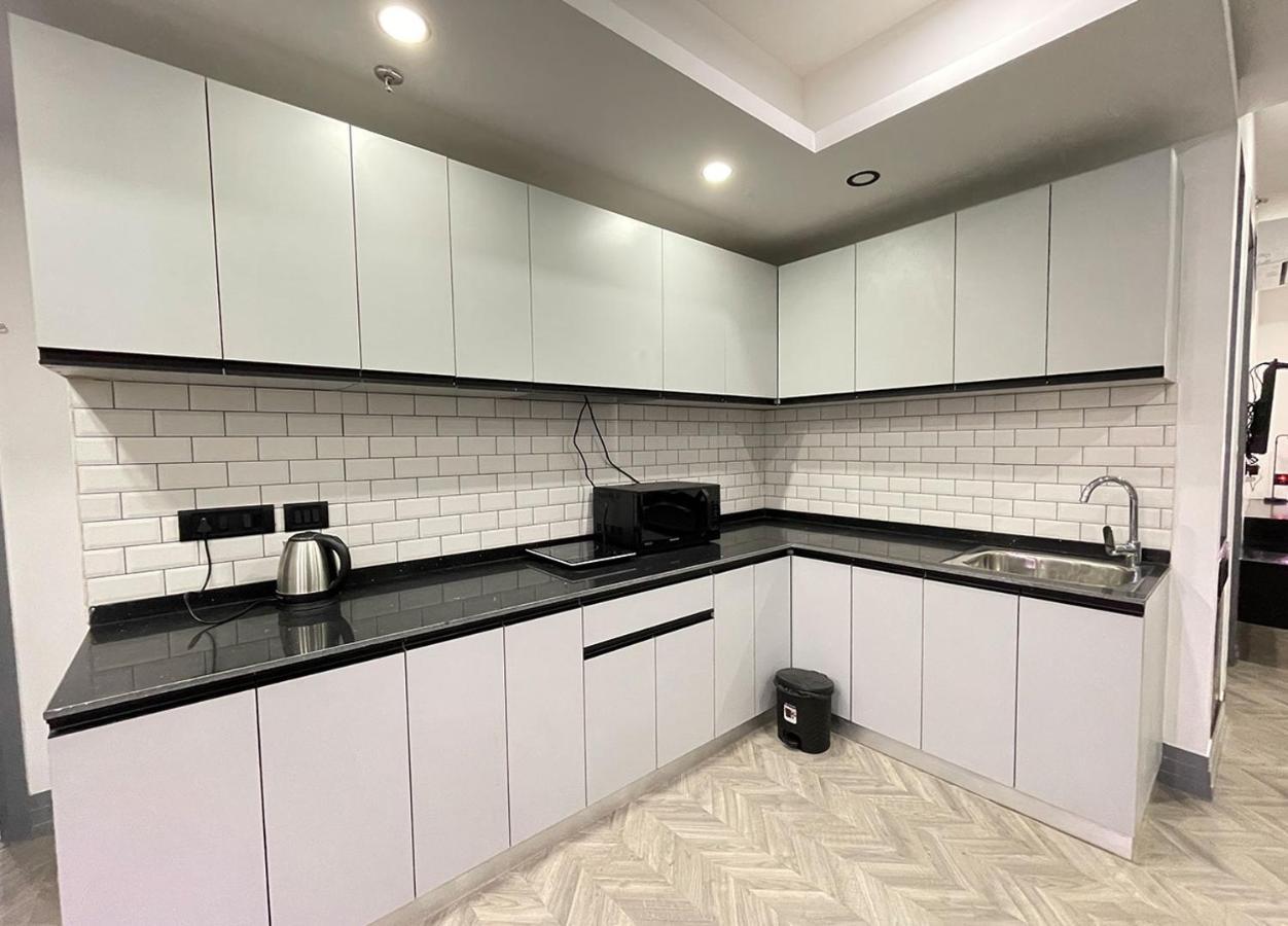 Bedchambers Serviced Apartments, Mg Road Gurgaon Exteriör bild
