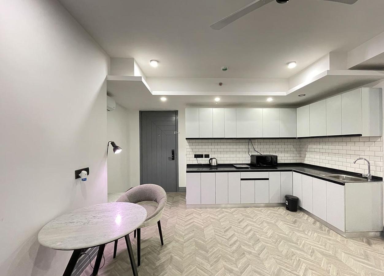 Bedchambers Serviced Apartments, Mg Road Gurgaon Exteriör bild