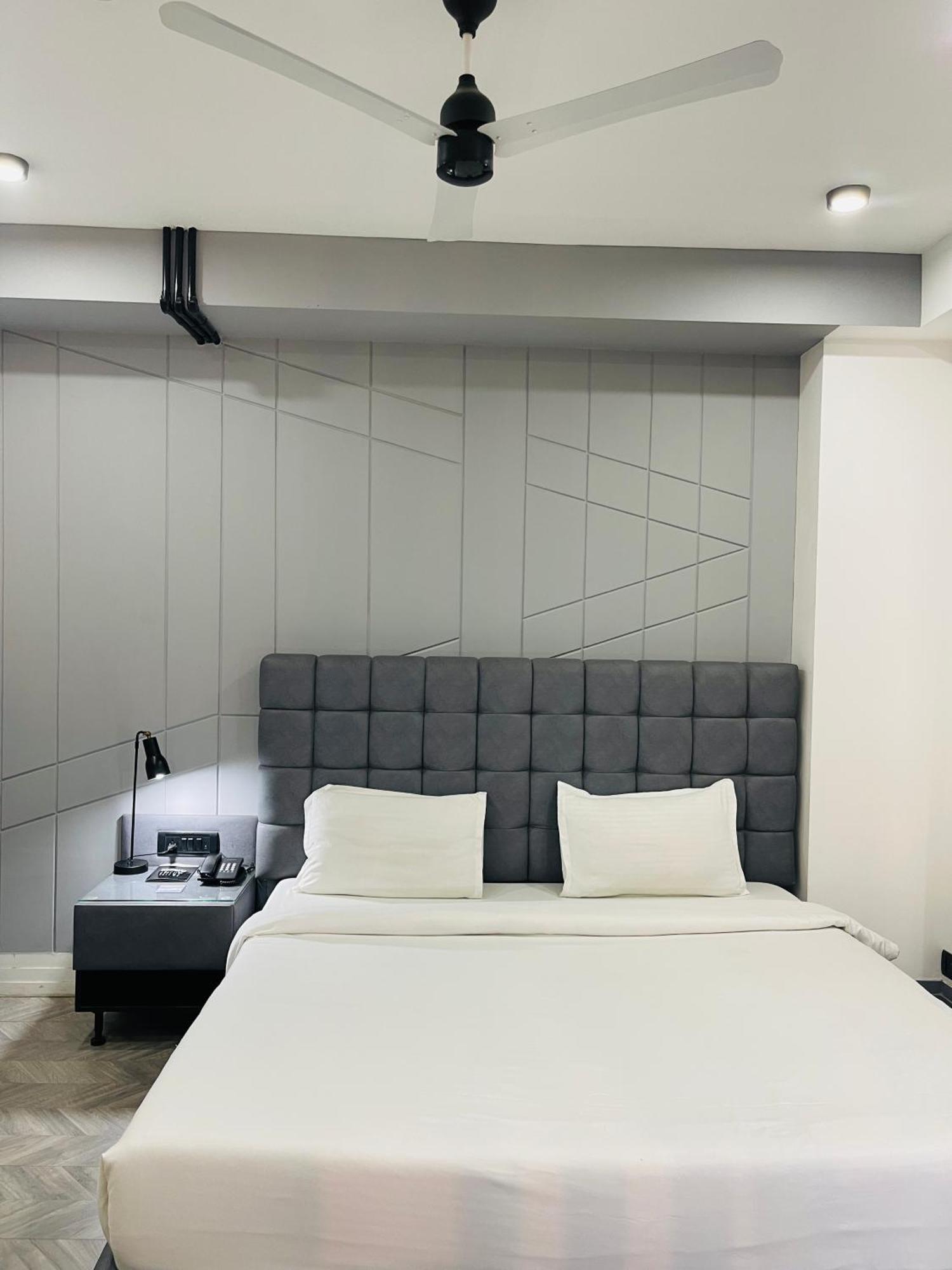 Bedchambers Serviced Apartments, Mg Road Gurgaon Exteriör bild